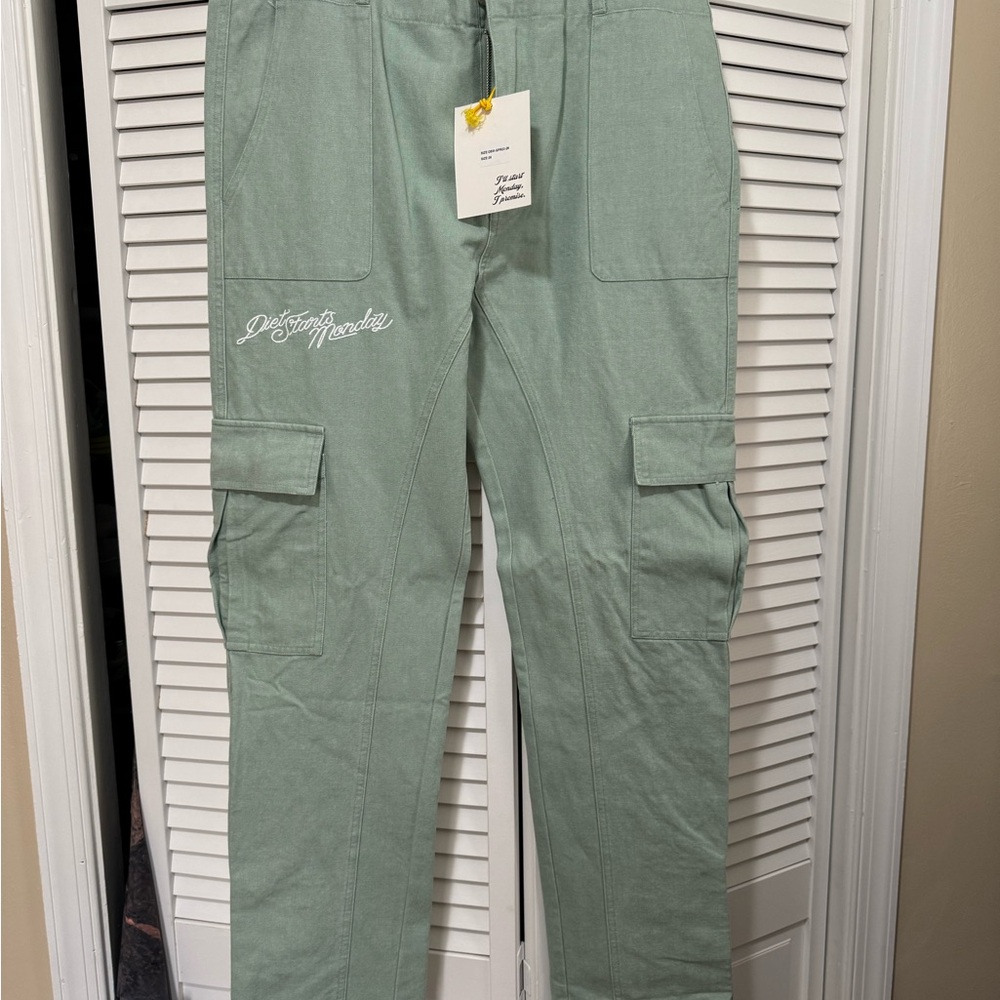Green Cargo Pants with Relaxed Fit and Straight Leg